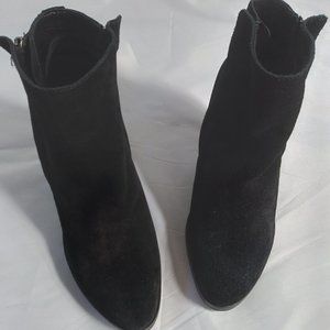 Dolce Vita Suede Ankle Boot w/3 1/2" Heel. Size 7-Med